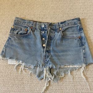 Vintage Levi’s denim shorts size 25